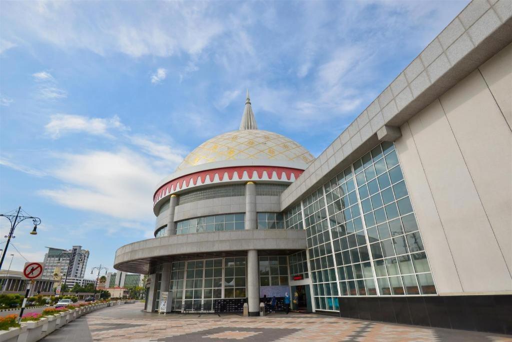 The Centrepoint Hotel Bandar Seri Begawan Exterior foto