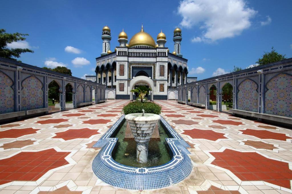 The Centrepoint Hotel Bandar Seri Begawan Exterior foto