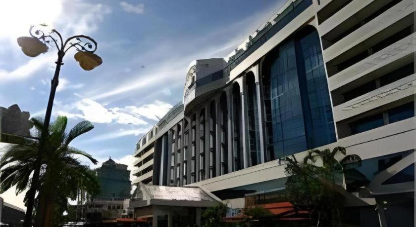 The Centrepoint Hotel Bandar Seri Begawan Exterior foto